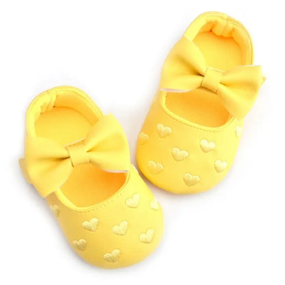 Heart patterned baby girl moccasins, soft sole prewalker slip-ons for infant comfort