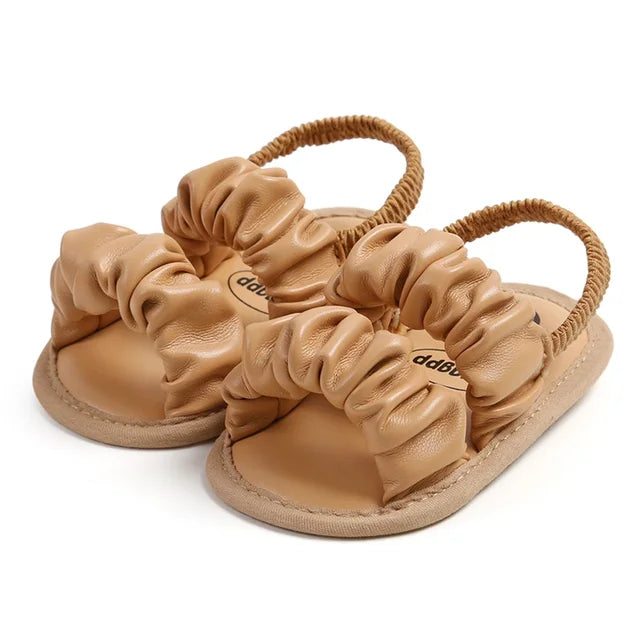 Infant girl cream anti-slip sandals, comfortable first walker shoes for summer wear.