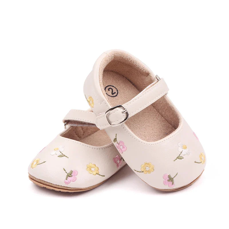 Toddler fashion sandals with embroidered flowers and easy-fit straps