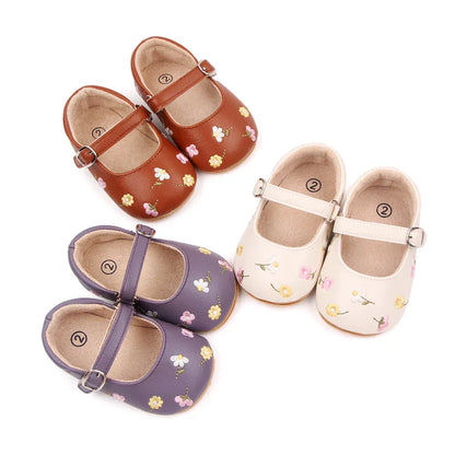 Summer footwear for baby girls: embroidered flower sandals for comfort