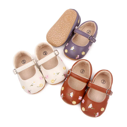 Girls summer footwear: baby sandals with beautiful floral embroidery