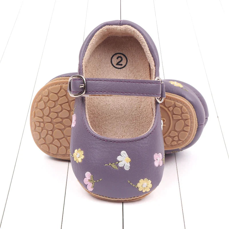 Stylish baby girl's sandals with embroidered flower detail for summer outings