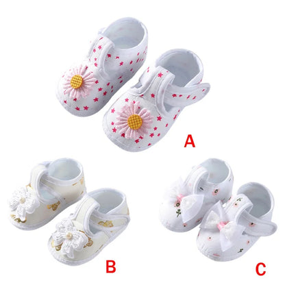 Soft-soled baby girl's crib shoes, featuring a lovely floral design and a cute pink bow for everyday wear.