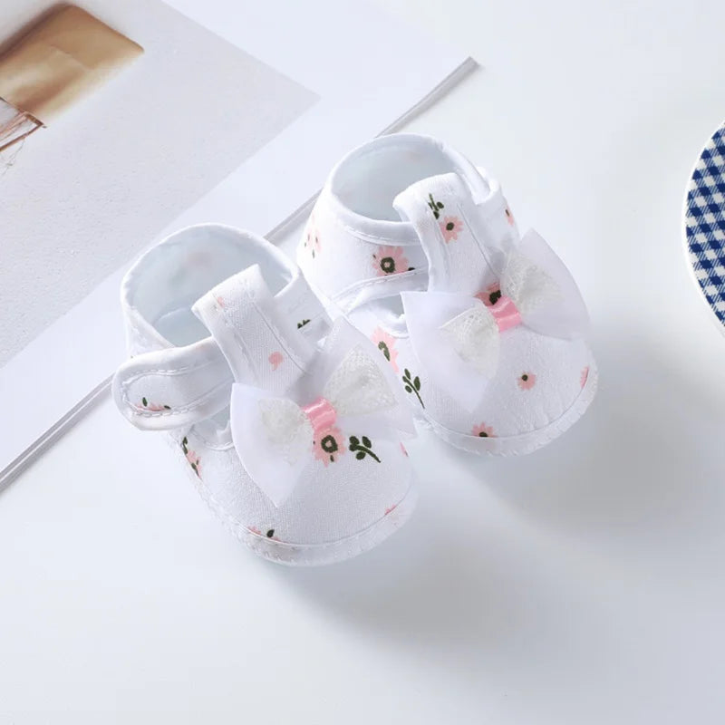 Infant footwear: baby girl's floral bow soft-soled crib shoes, comfortable and stylish for little feet.
