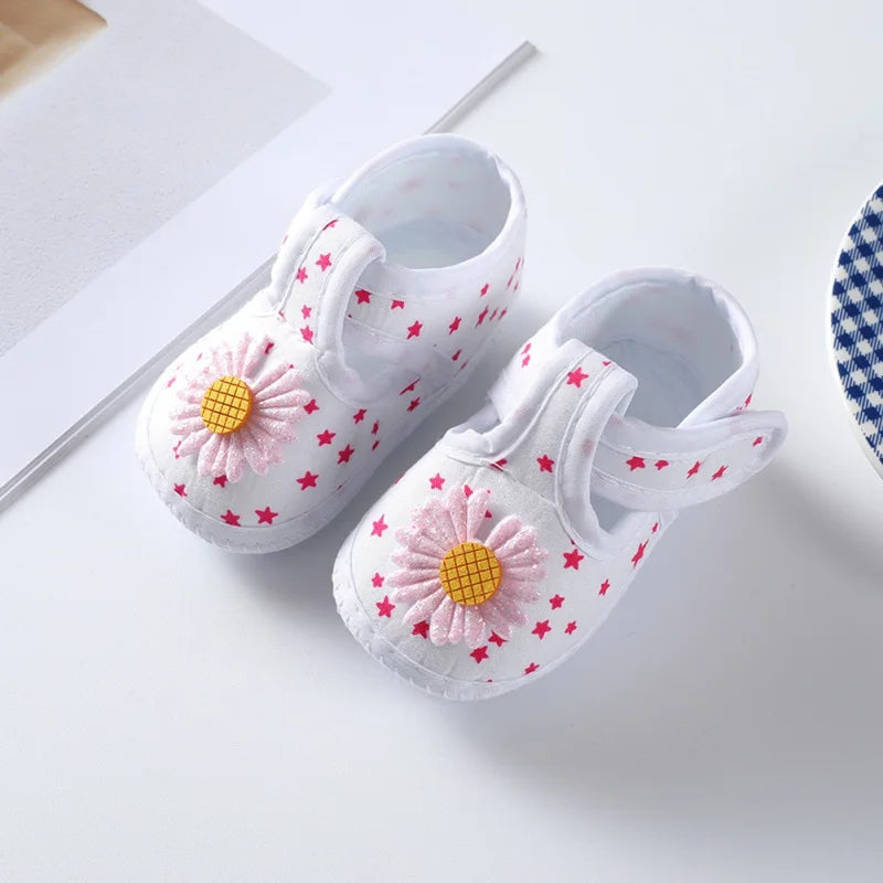 Side profile of pink floral baby girl's crib shoe with a soft sole and adorable bow detail, fashionable footwear.