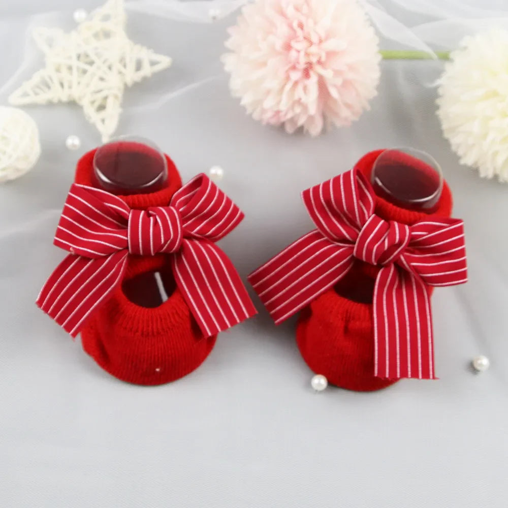 Collection of newborn anti-slip bow socks in breathable cotton fabric