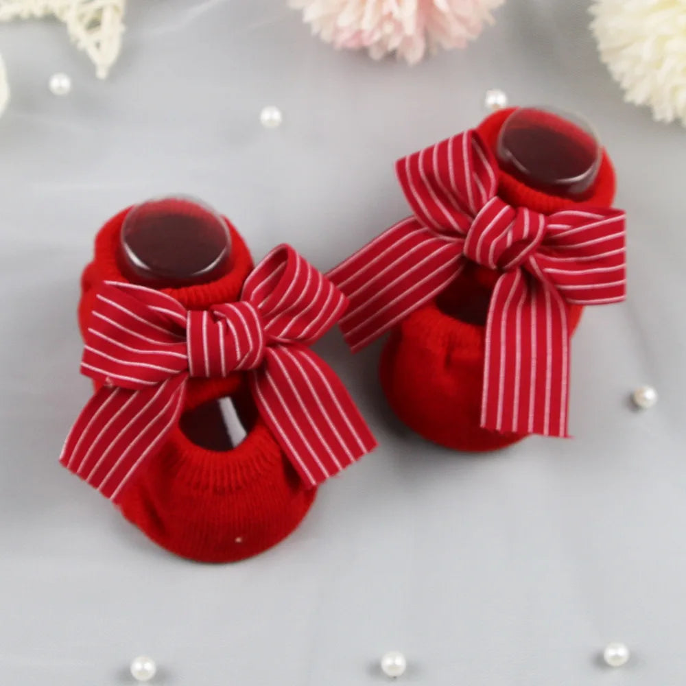 Newborn essentials: white anti-slip baby girl socks with a tiny purple bow