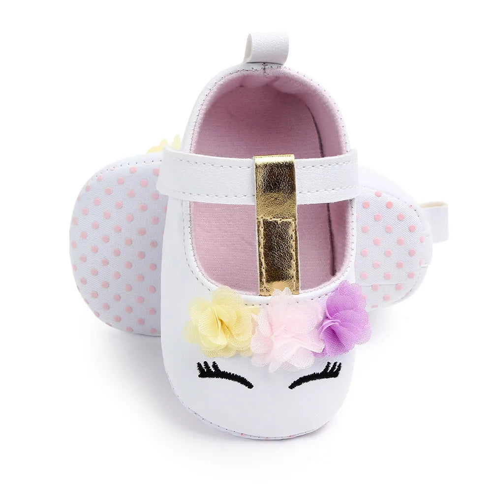 Newborn girl pre-walking soft sole flower shoes, cute and practical infant footwear.