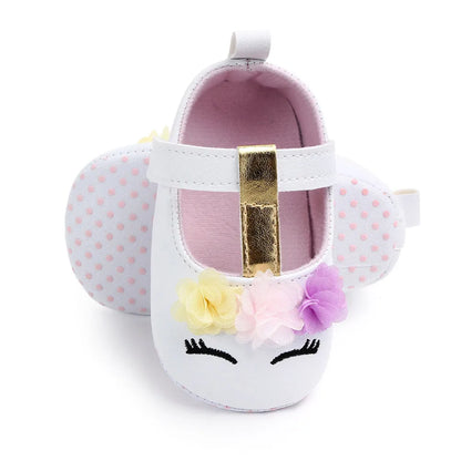Newborn girl pre-walking soft sole flower shoes, cute and practical infant footwear.