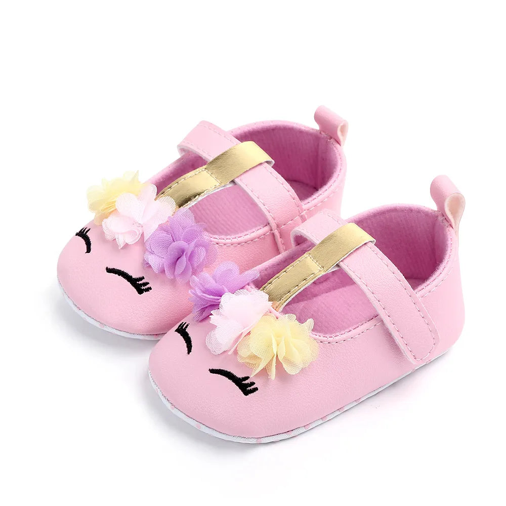Newborn girl's soft sole shoes featuring a delicate flower design, pre-walking footwear.