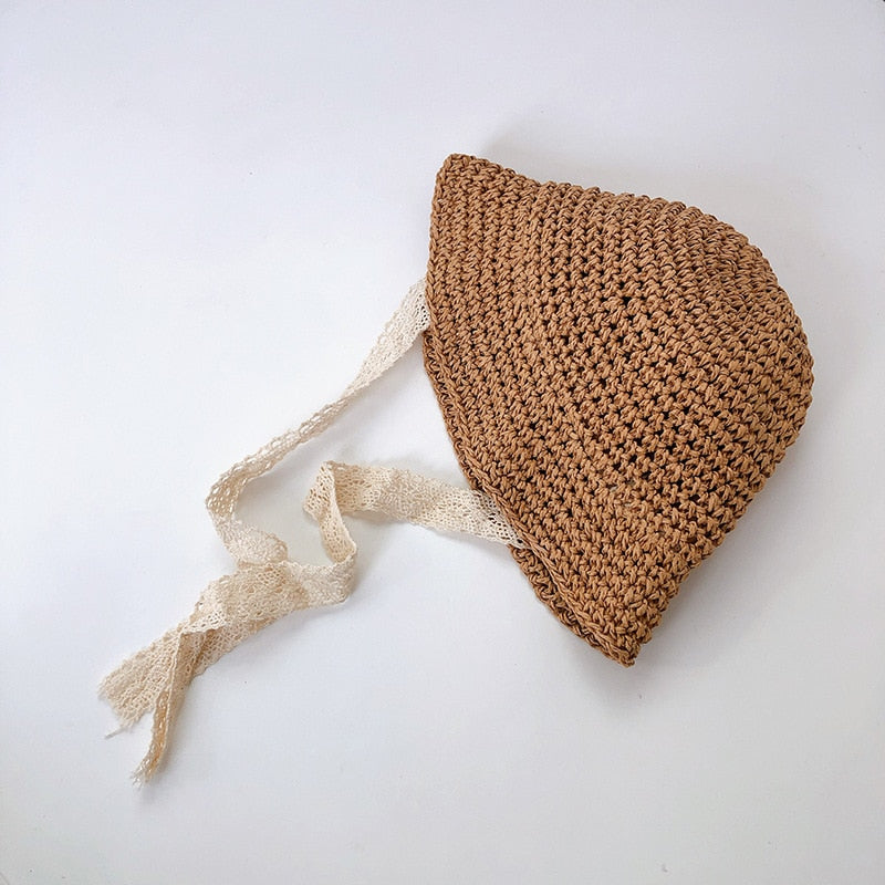 Cute baby girls' straw sun hat, adorned with a lovely lace trim, essential for summer baby accessories.