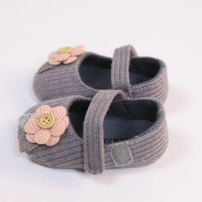Adorable baby girl soft sole princess shoes, knitted material, perfect first walker footwear