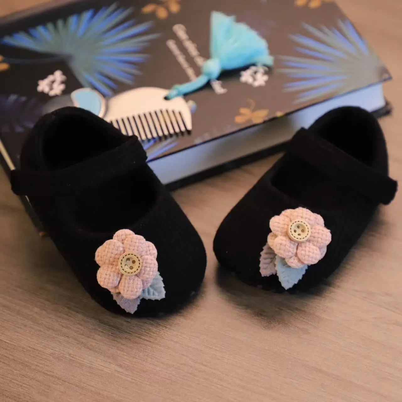Soft sole knitted baby shoes for girls, princess theme with flower, infant first steps footwear