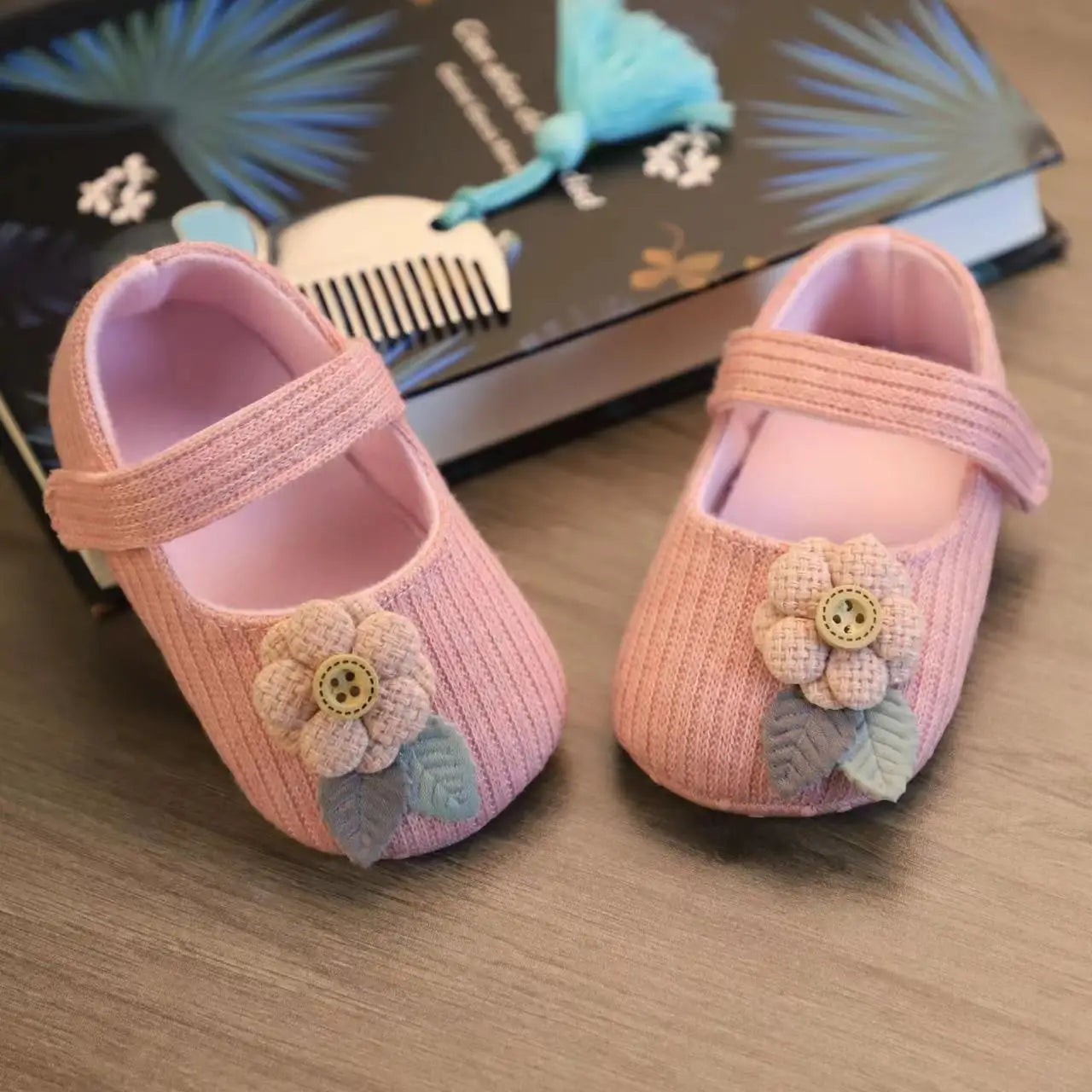 Pink knitted soft sole baby girl shoes, flower design, princess style, infant first walker