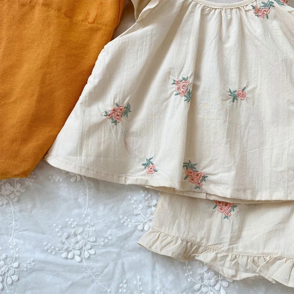 Two-piece cotton floral set for baby girls, featuring a comfortable flying sleeve top and shorts.