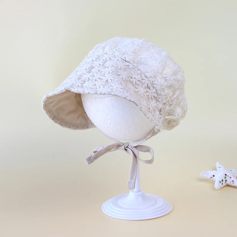 Toddler sun protection hat for girls, featuring elegant lace flower embellishments and wide brim