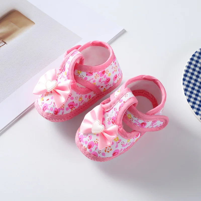 Baby girl first walker shoes, non-slip, comfortable soft sole, adorned with a lovely pink bow