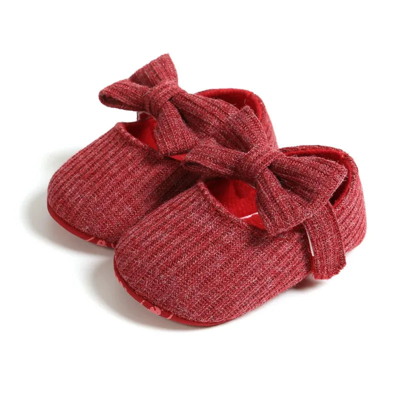 Gray baby shoes for girls, anti-slip soft sole sneakers featuring a stylish bow.