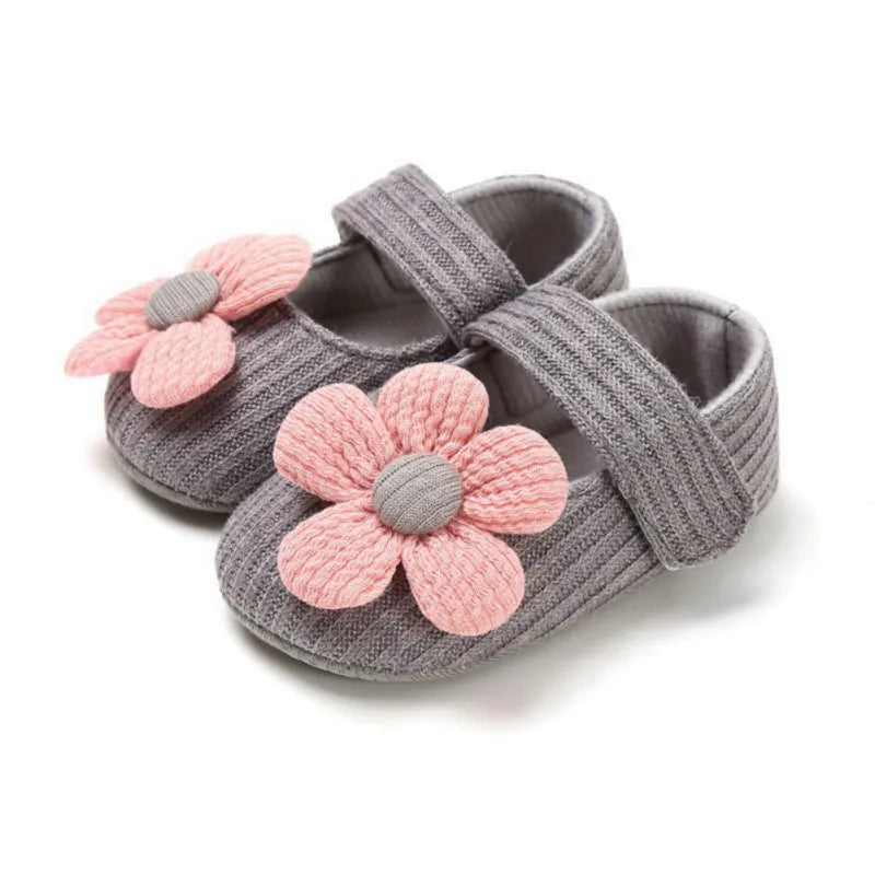 Red baby fashion sneakers, anti-slip soft sole with a charming bow for girls.