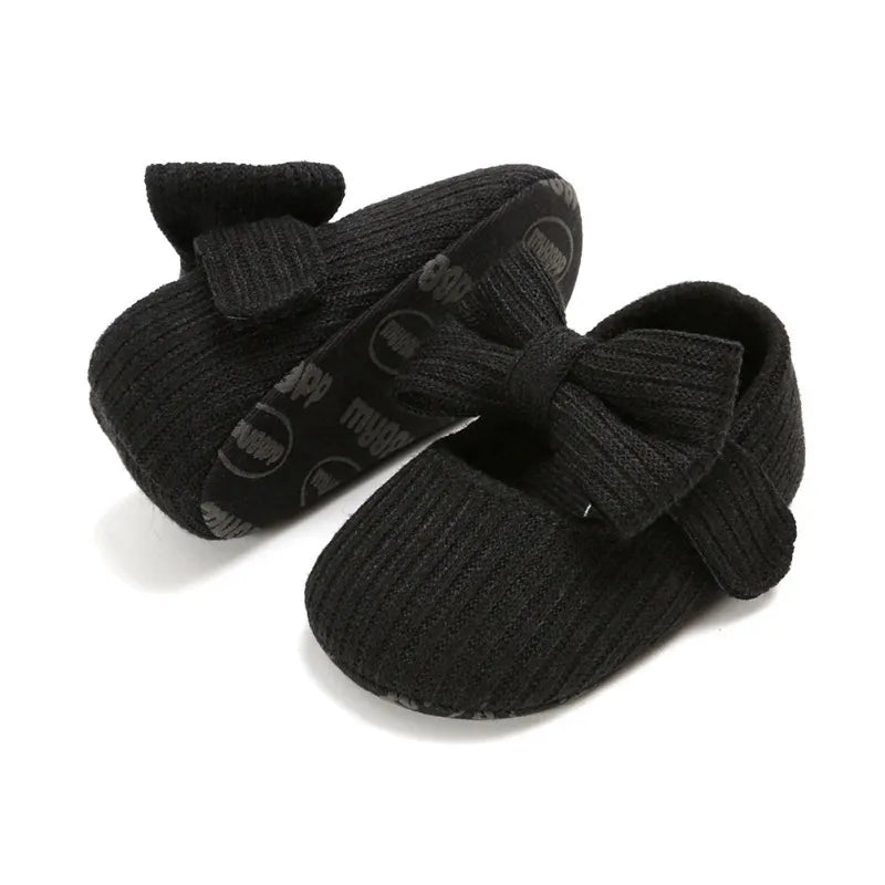 Baby fashion: Light pink anti-slip bow sneakers, soft sole, comfortable for little feet.
