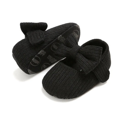 Baby fashion: Light pink anti-slip bow sneakers, soft sole, comfortable for little feet.