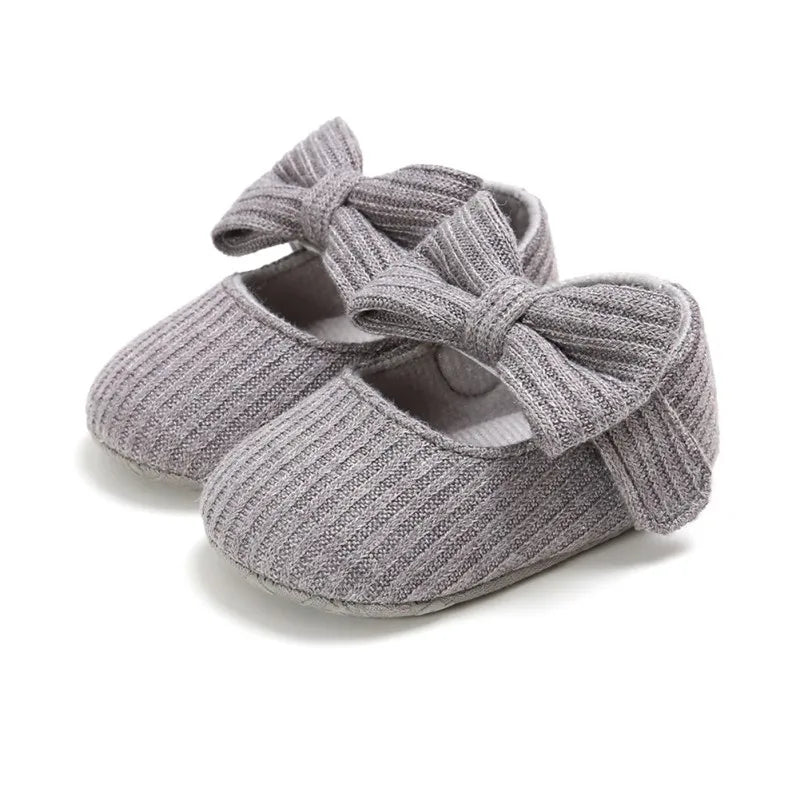 Christening shoes for baby girls: White anti-slip sneakers with a pretty bow, soft sole.