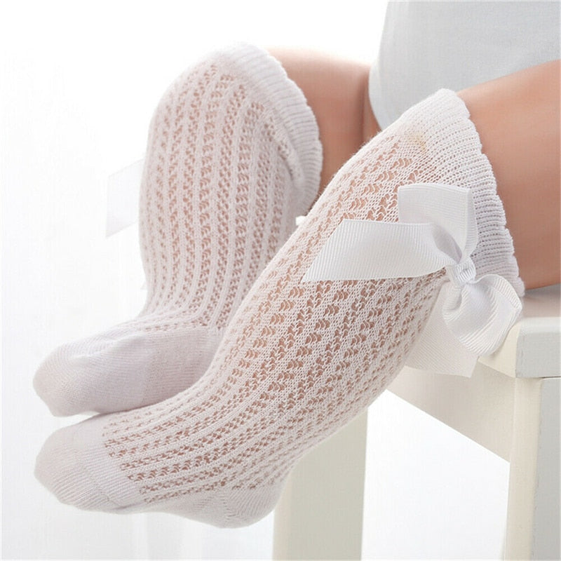 Soft-knit baby girls' knee-high socks, pure cotton with a small pink bow