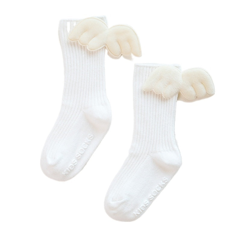 Stylish baby girls' knee-high socks, breathable white cotton with bowknot
