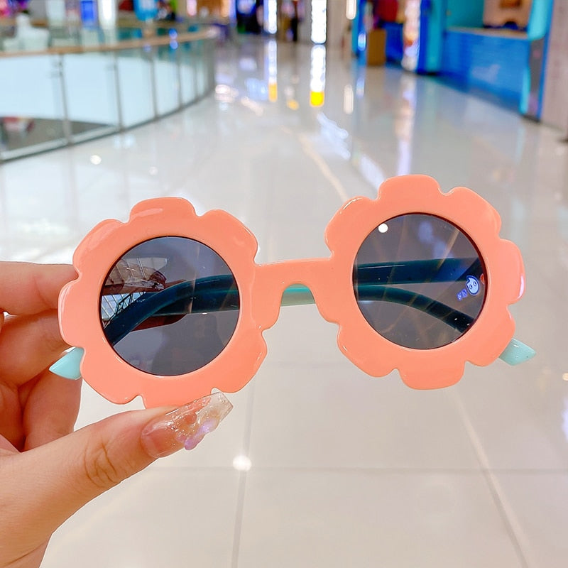 Baby girls' round UV protection sunglasses in a sweet pink hue, kid fashion accessory
