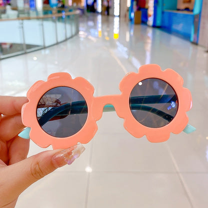 Baby girls' round UV protection sunglasses in a sweet pink hue, kid fashion accessory