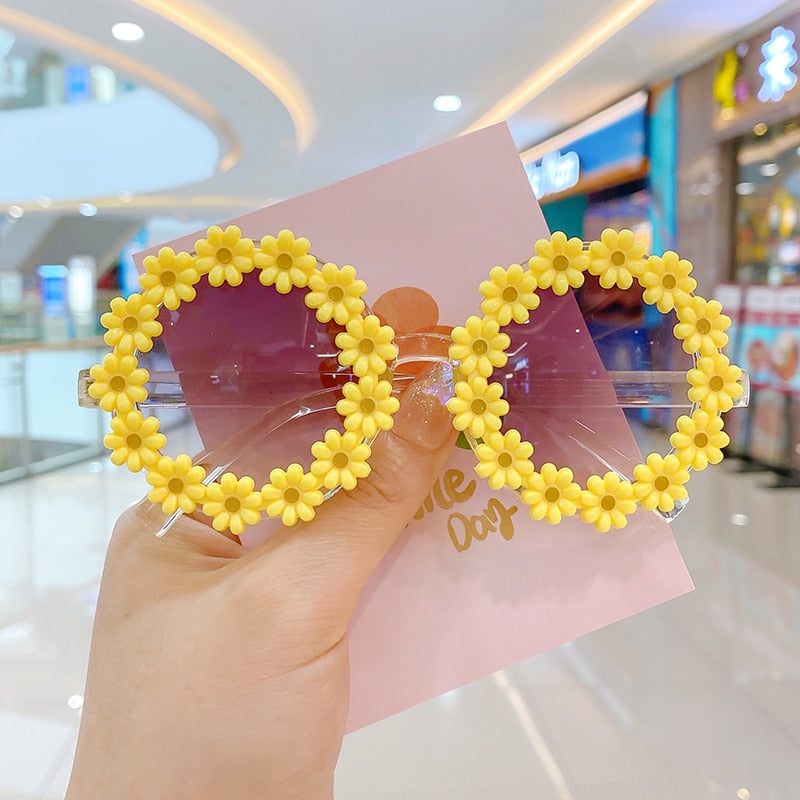 Vibrant pink round UV protection girls eyewear, suitable for ages 0-6 years