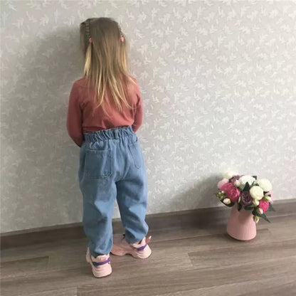 Spring fashion high-waist baby jeans, light blue unisex denim pants for toddlers.