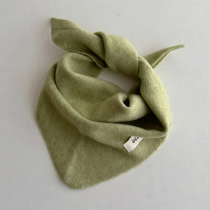 Infant triangle scarf, knitted from soft yarn, cashmere-feel, comfortable neckwear.