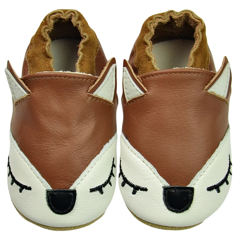 Detail shot of the elastic closure on a pink baby leather soft sole slipper