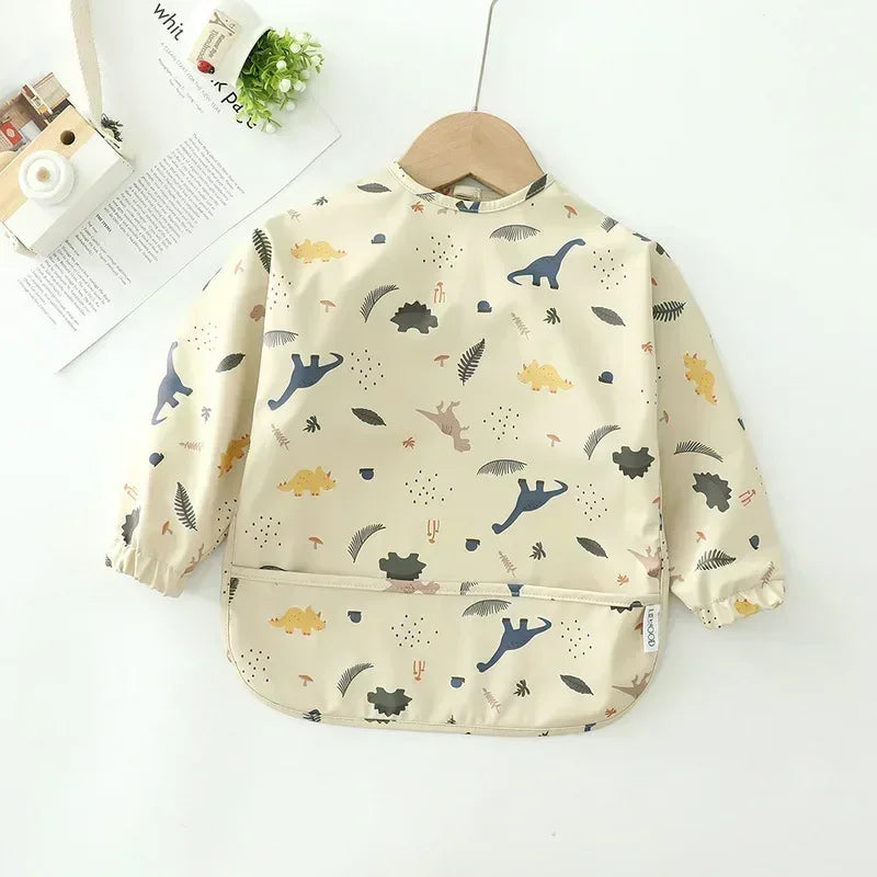 Graphic showing the waterproof and stain-resistant features of the long sleeve baby bib