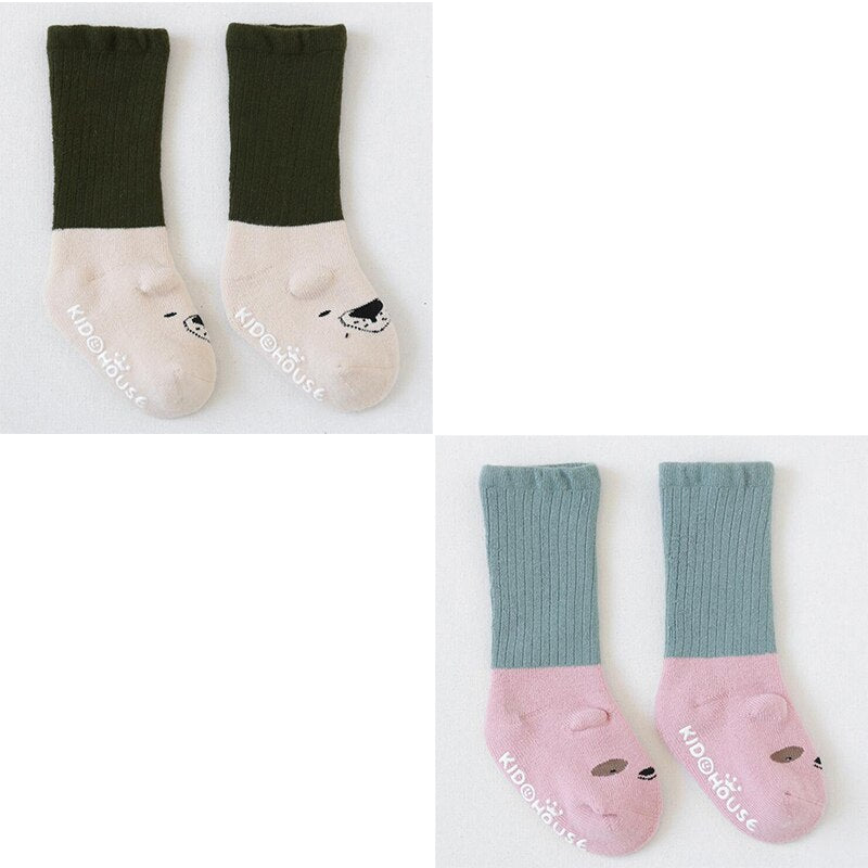 Toddler non-slip cotton socks in a variety of colors, essential for baby comfort