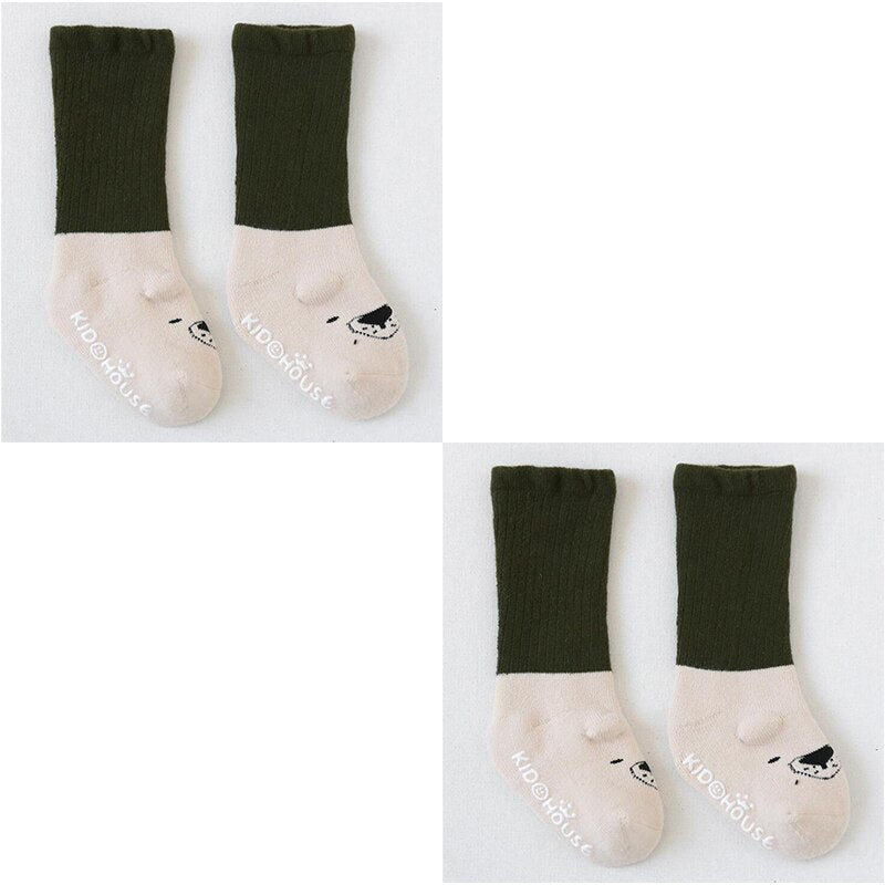 Infant non-slip thermal socks made from soft cotton, a baby essential for winter