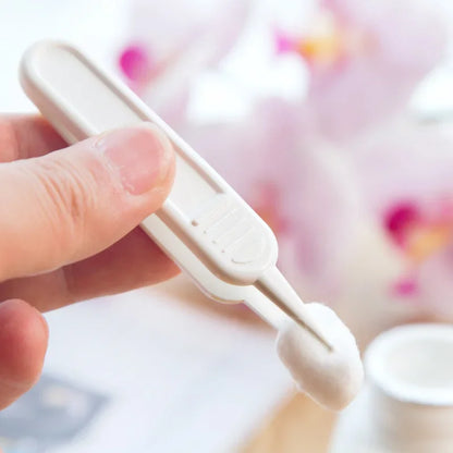 Travel-friendly baby nose cleaning tweezer tool, ensuring infant safety and cleanliness anywhere.