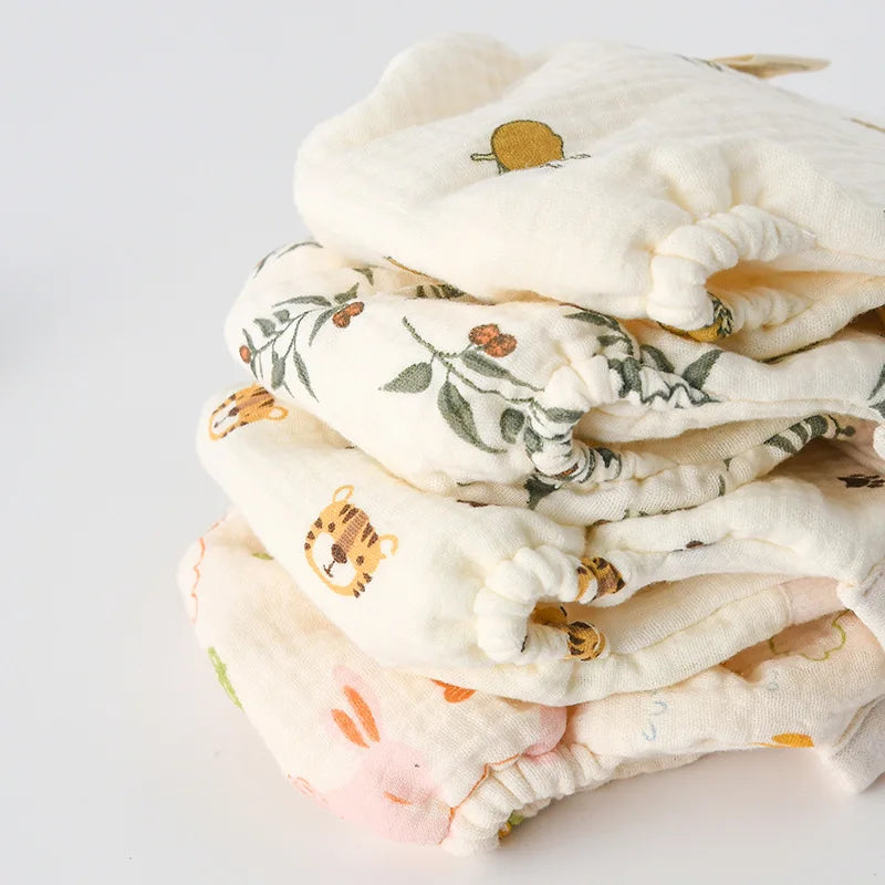 Set of reusable cotton training pants, machine washable and absorbent for babies