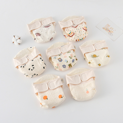Back view of waterproof reusable training pants, designed for baby's Zindelijkheidstraining