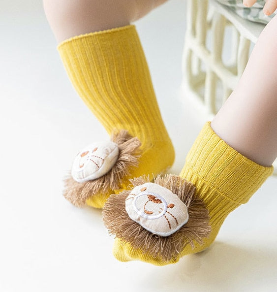 Practical baby gift: A pair of anti-slip long socks with a charming animal design, ideal for new parents.