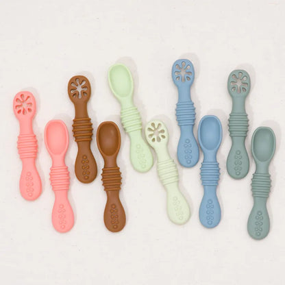 Baby feeding essentials: set of soft silicone spoons, perfect for first solid foods and easy weaning.