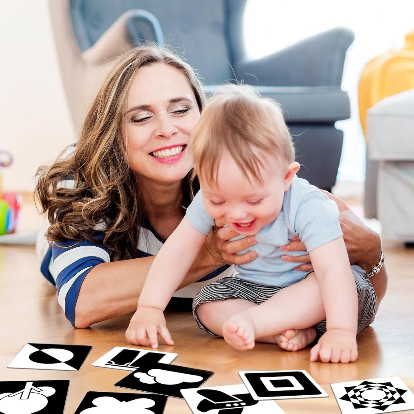 Parent and child bonding over a high-contrast educational toy book for babies