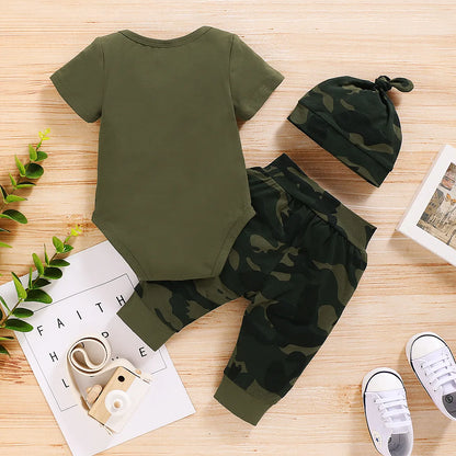 Unisex baby outfit: long-sleeve camo print bodysuit paired with comfy solid pants.