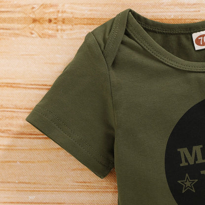 Cute baby gift: unisex newborn set with a camo print long-sleeve bodysuit and bottoms.