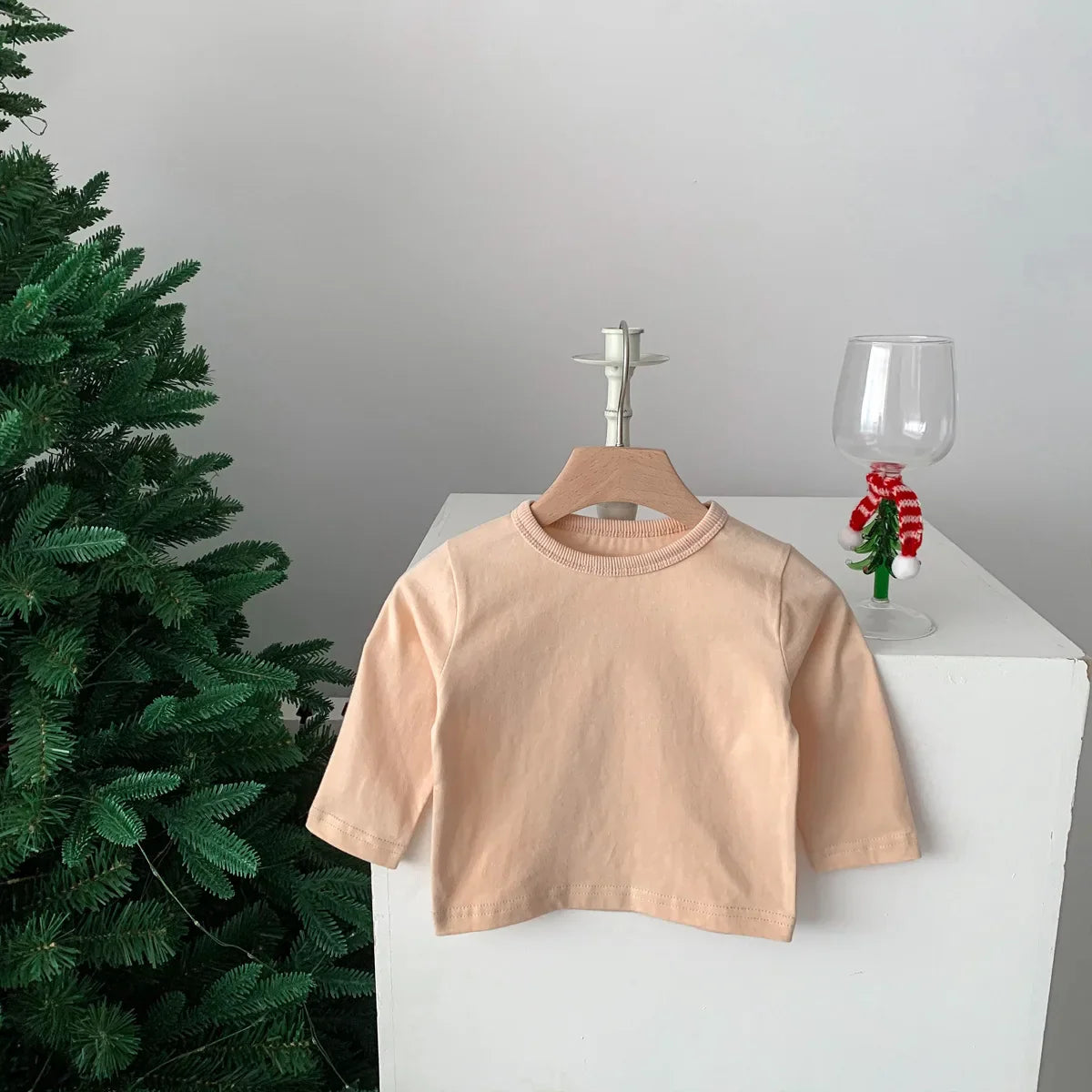 Kids short sleeve T-shirt, grey and white stripes, made from comfortable cotton.