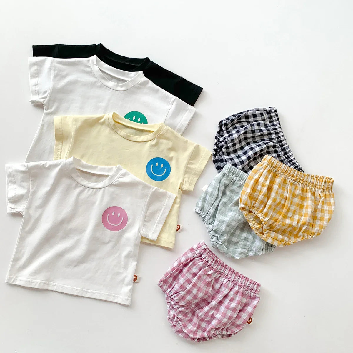 Baby unisex smile face t-shirt and plaid shorts set, perfect summer baby outfit
