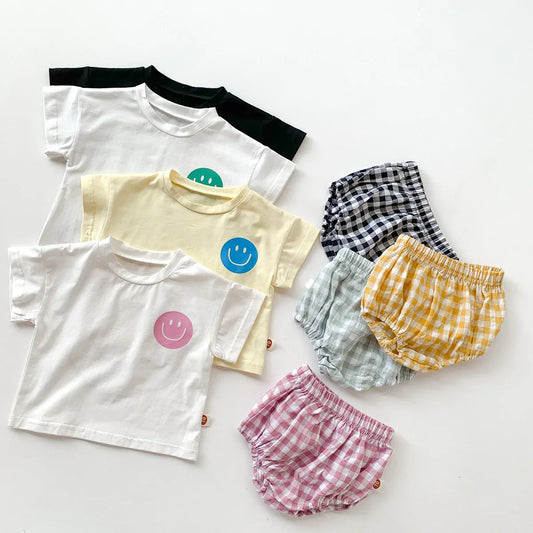 Baby unisex smile face t-shirt and plaid shorts set, perfect summer baby outfit