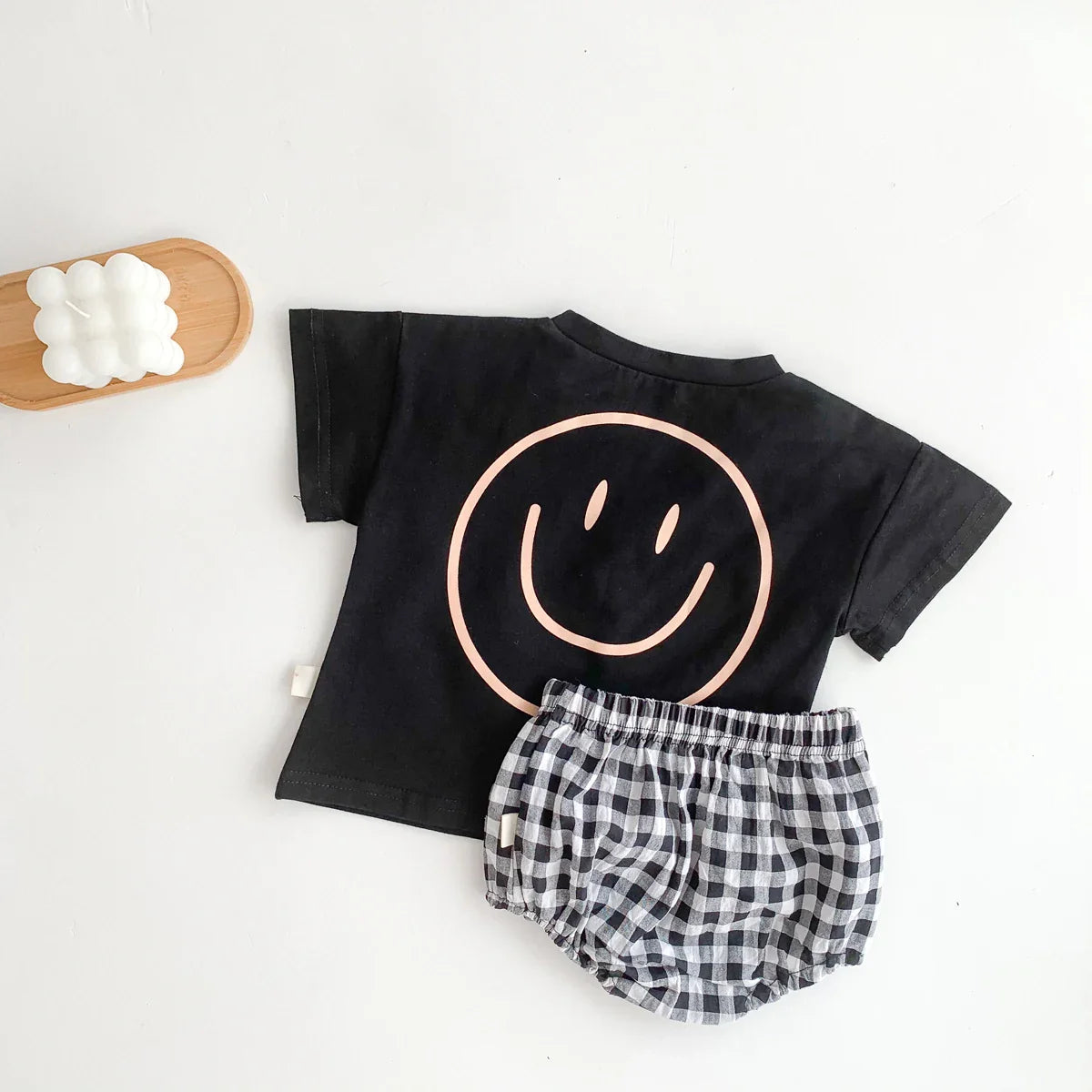 Newborn unisex smile face t-shirt and soft plaid shorts set, comfortable babywear