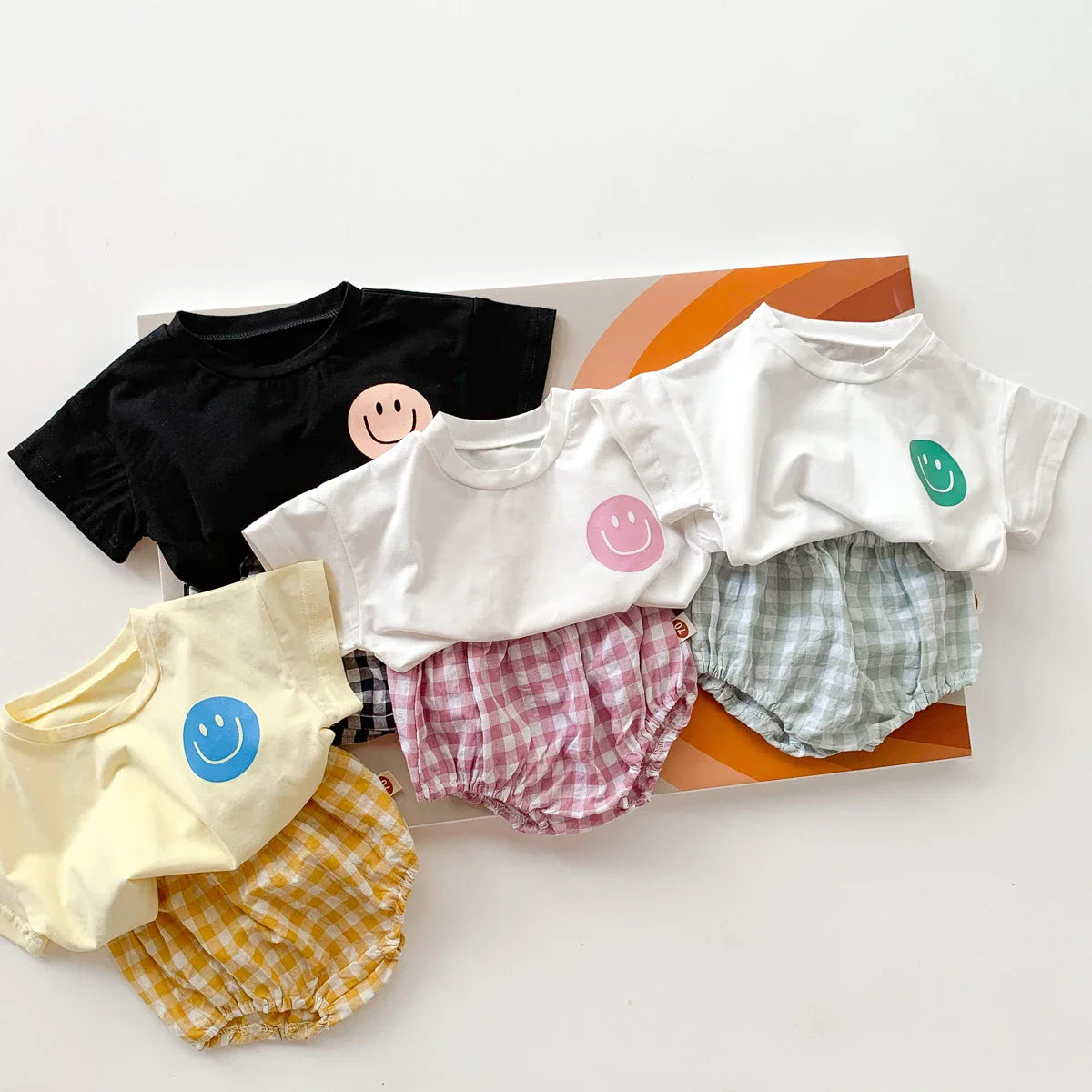 Comfortable cotton blend baby unisex smile face tee and plaid shorts for infants